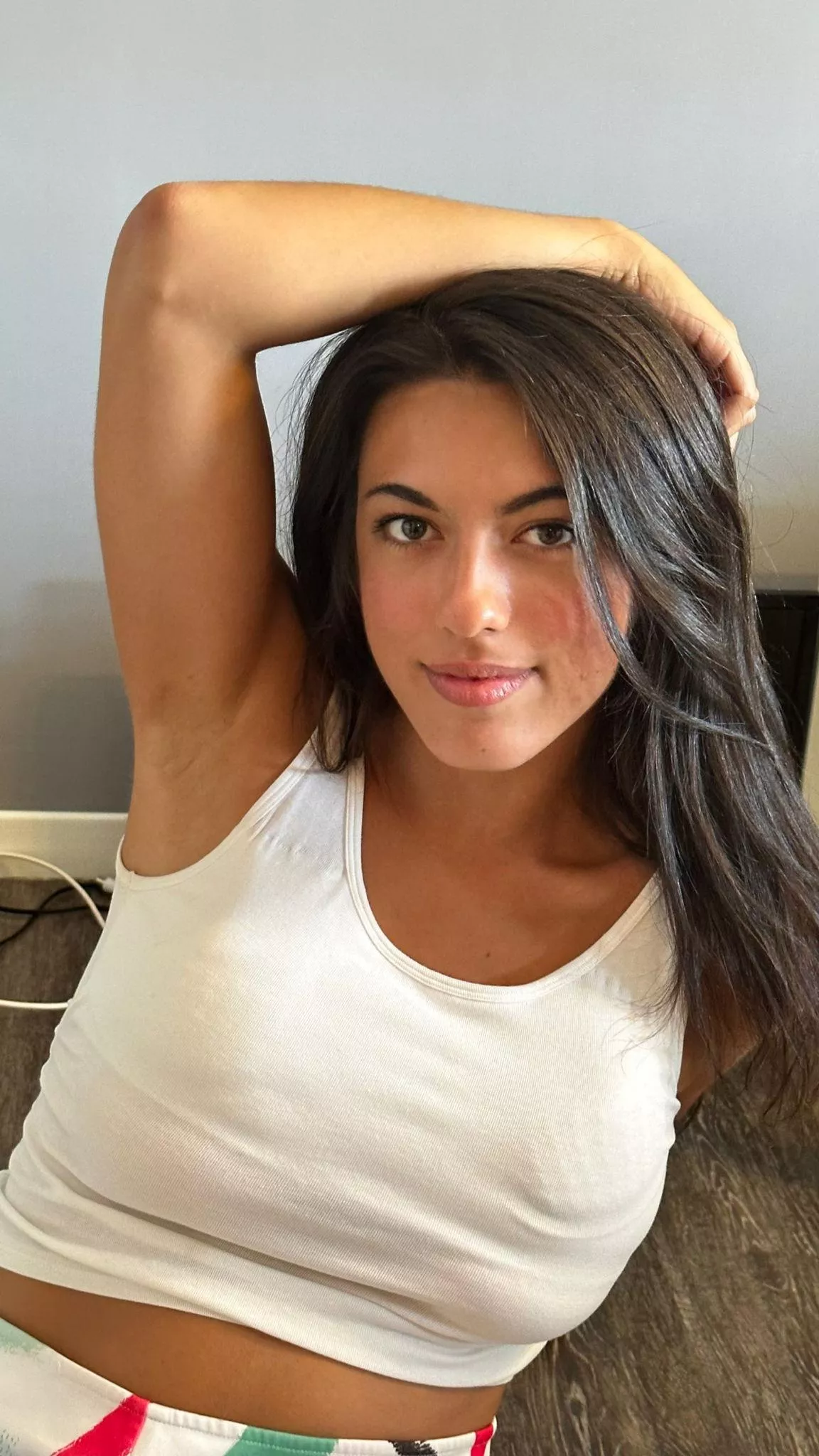 I wish the camera could make you feel the scent of my armpits: they smell good F19