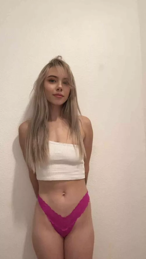 I'm so small I can feel every inch in my tummy [IMG]