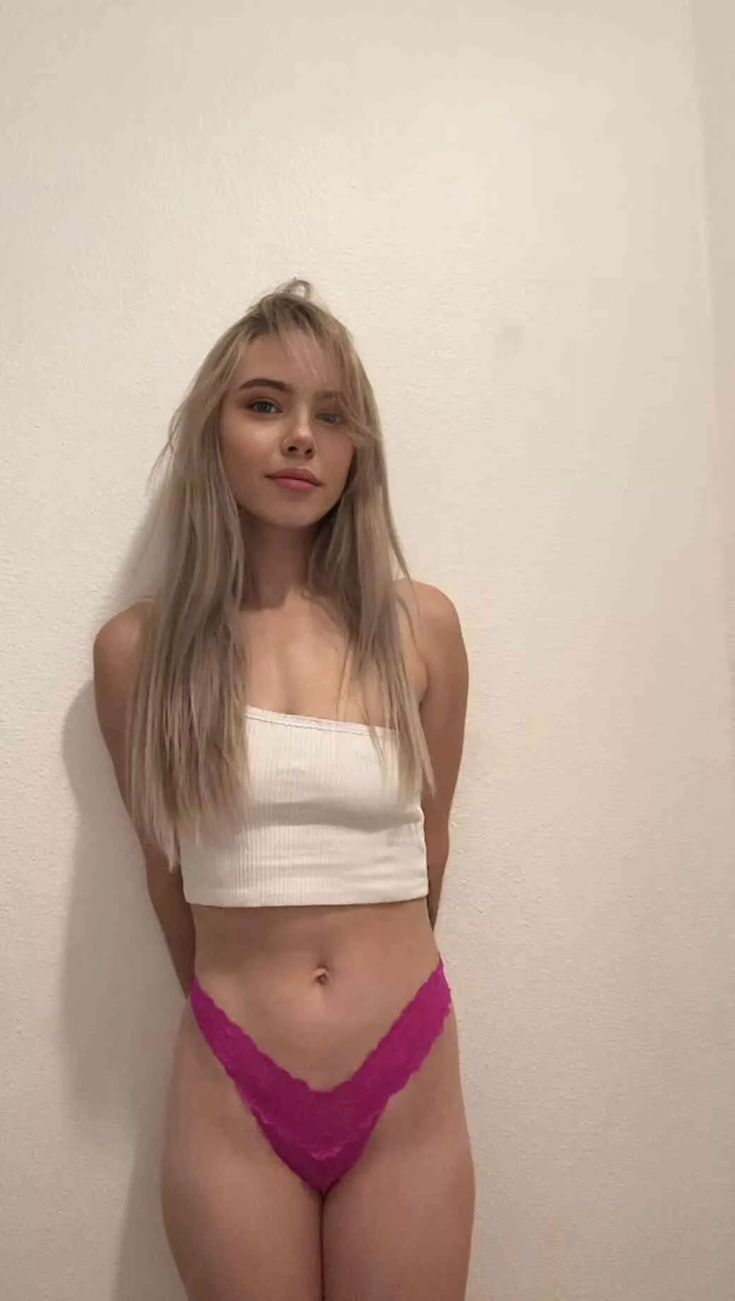 I'm so small I can feel every inch in my tummy [IMG]