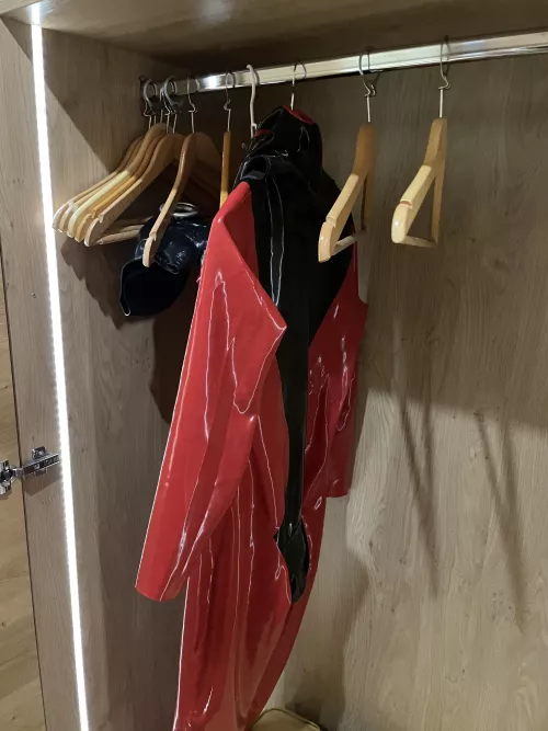 Imagine someone left a fully shined up latex catsuit, gloves and gasmask in your hotel room. Would you put it on?