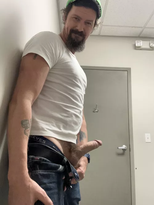 It’s Monday. Who wants to help this(44) Daddy start the week off right?