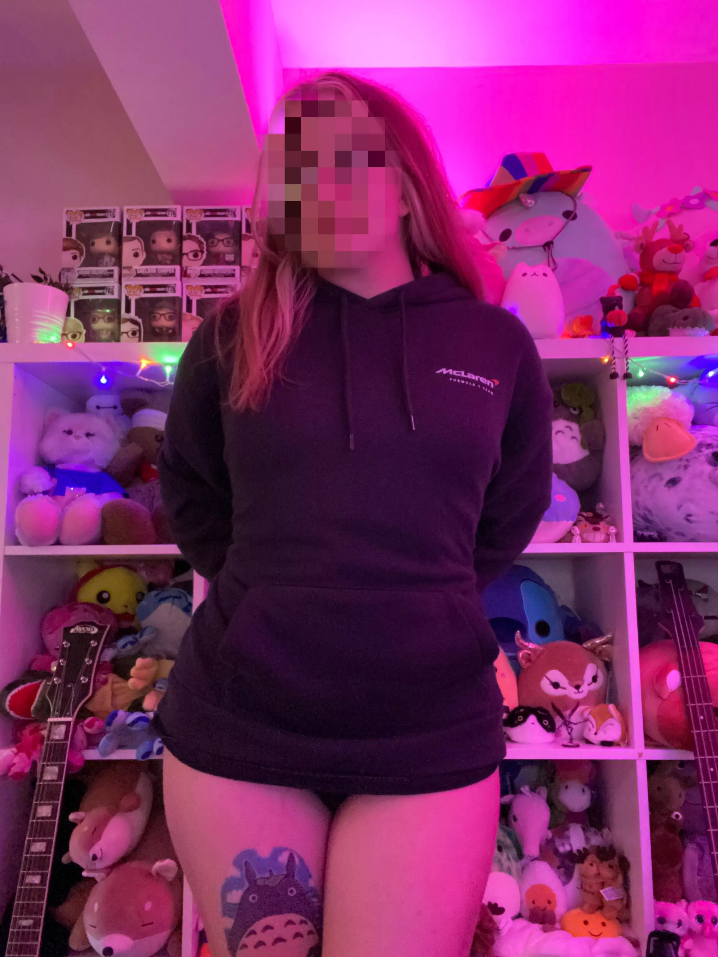 My new McLaren hoodie is so comfy! [F]