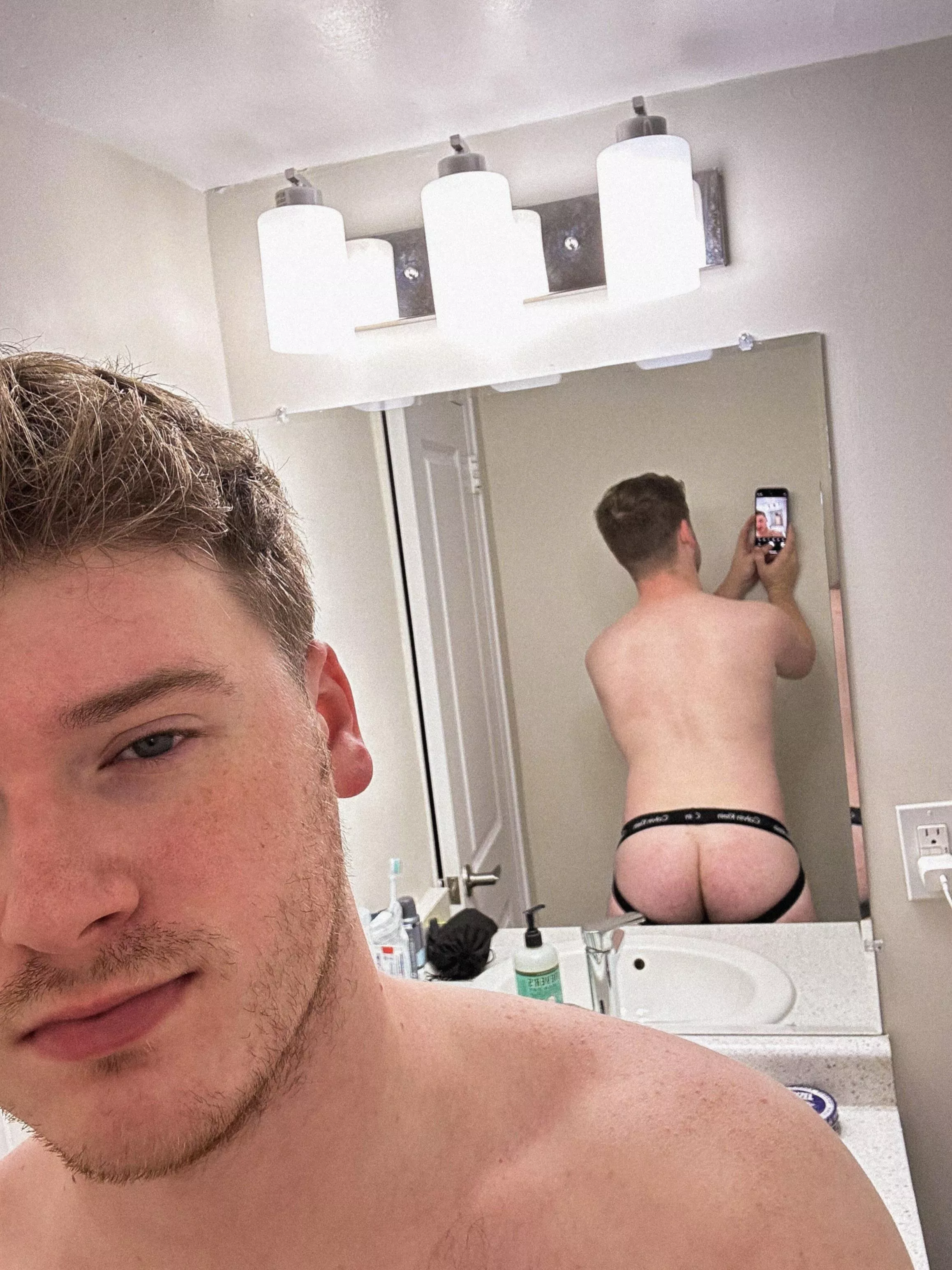 Objects in mirror are thicker than they appear