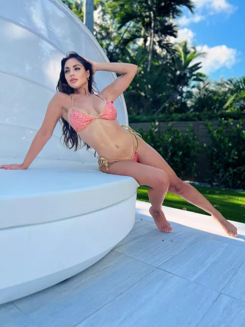 Sunbathing like a boss 💃🌞