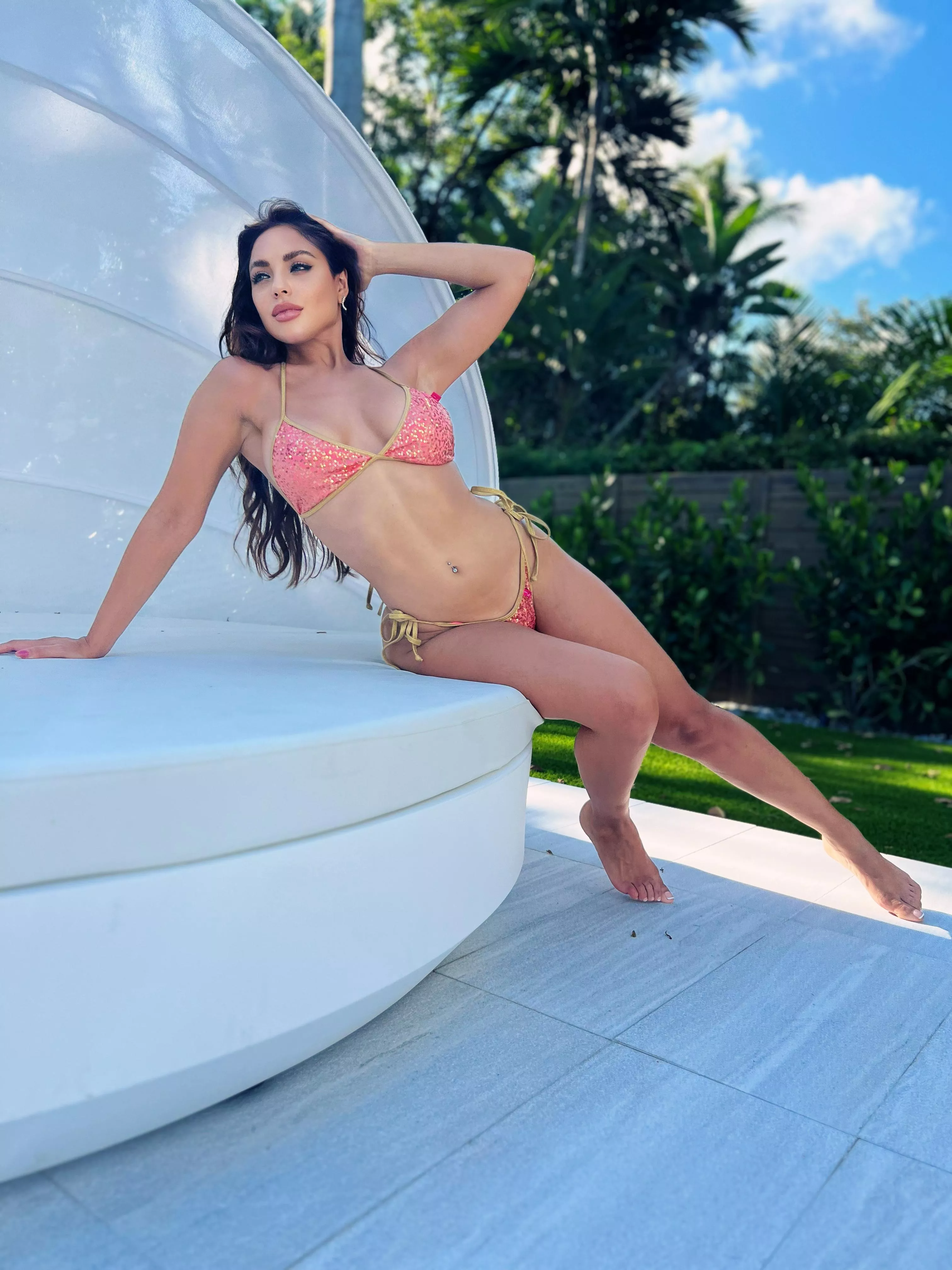 Sunbathing like a boss 💃🌞