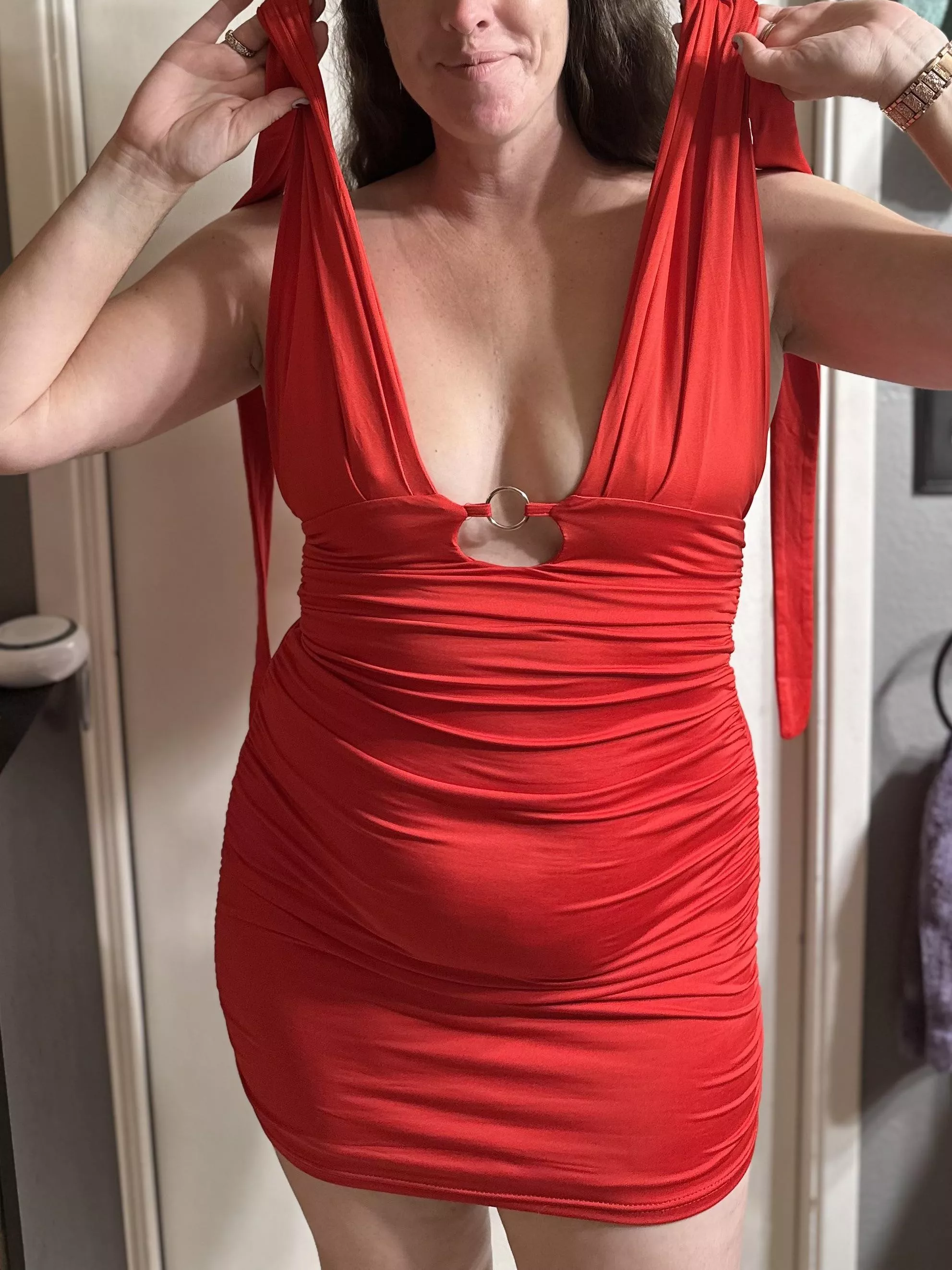 This dress hugs my mombod so nicely don’t you think?