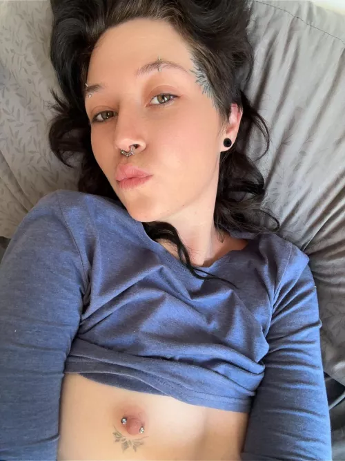 This Monday morning I just need cum on my face to start the week on a good note