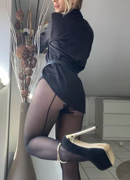 Very nice and tights pantyhose…. Monday mood