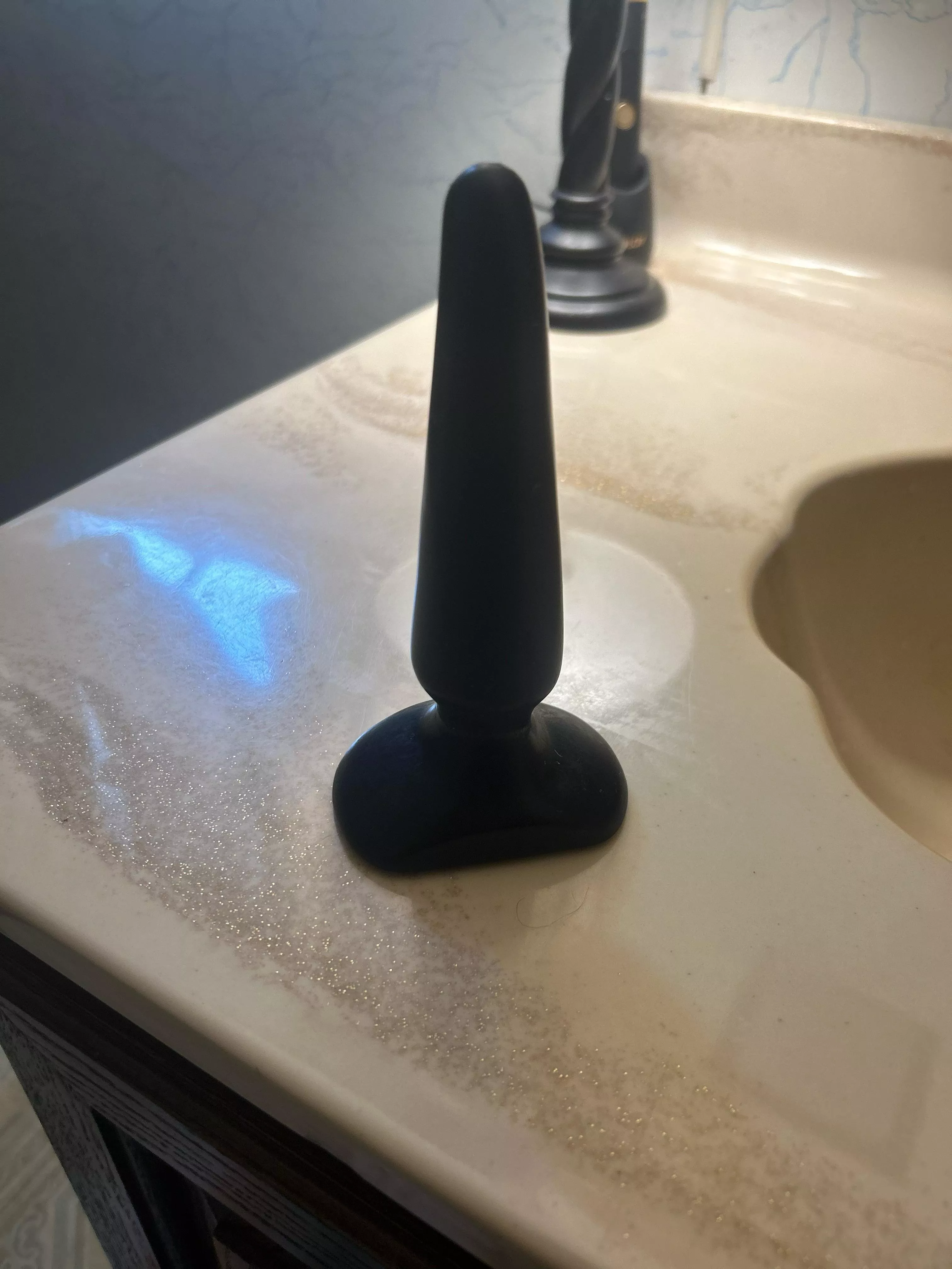 Walking around with this one in. Message if you wanna see the big one 😩