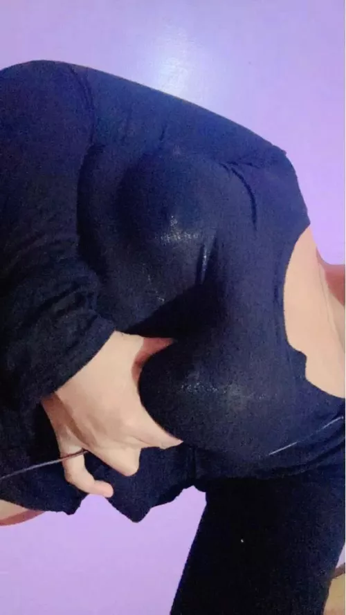 Wanna see what is glittering under my t'shirt? 🍎🍎 [F]