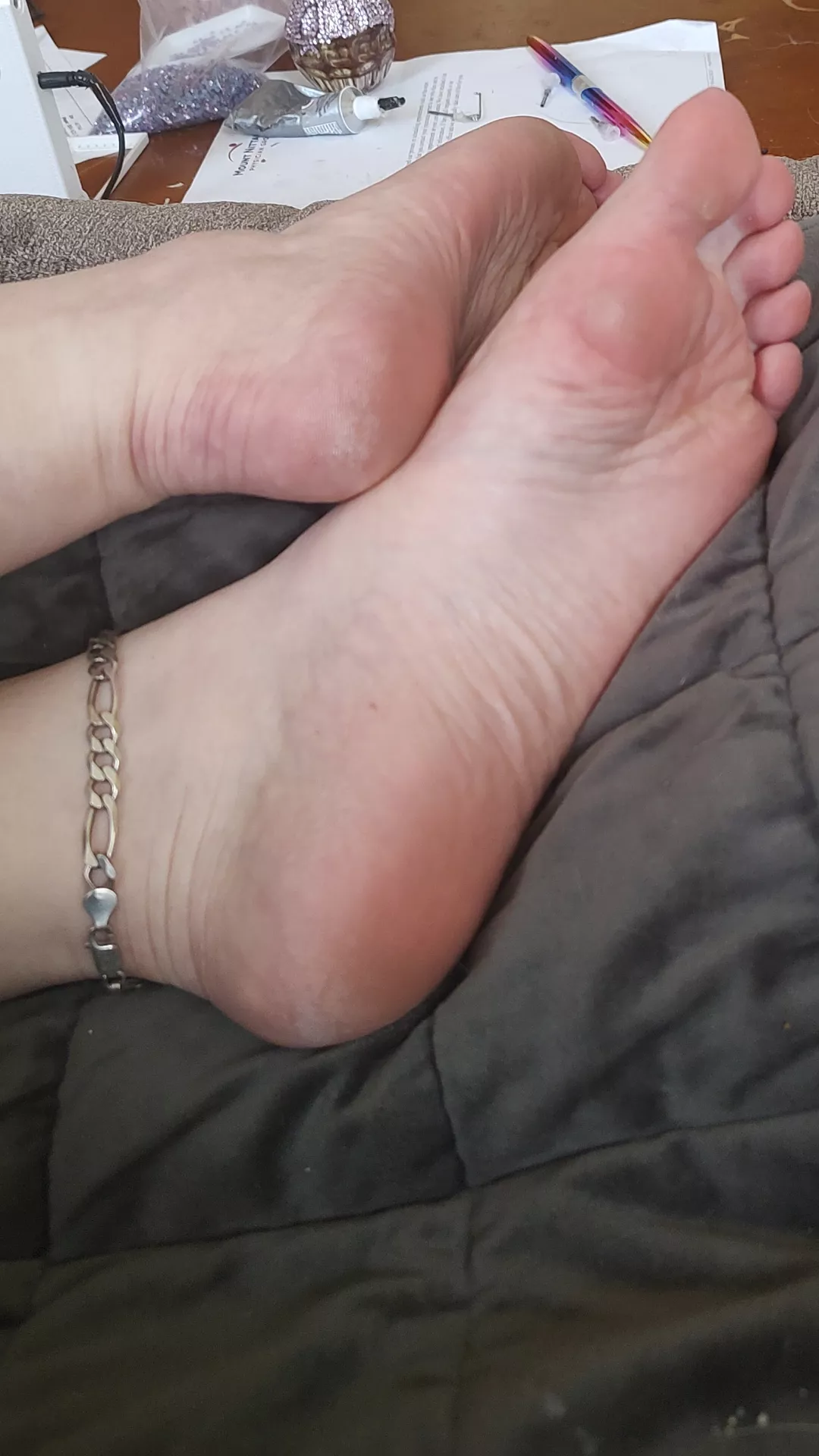 Was on my feet all night and now my tootsies are sore 🙁