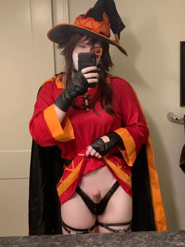 Who likes femboys who cosplay?