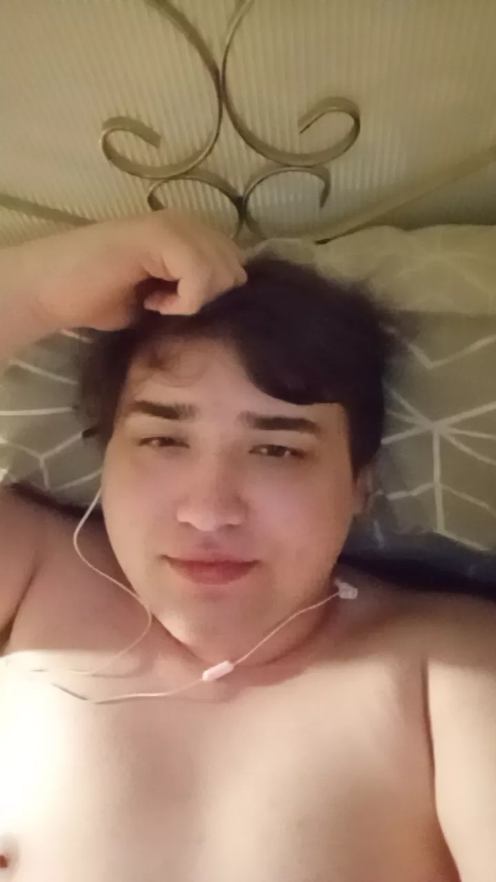 22 pc gamer looking for friends in the UK :3