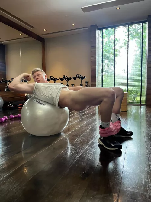 6’2, college athlete, huge ass, naturally smooth