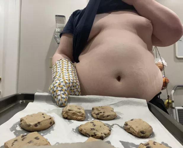 baked you cookies ❤️ you could feed them to me if you wanted though