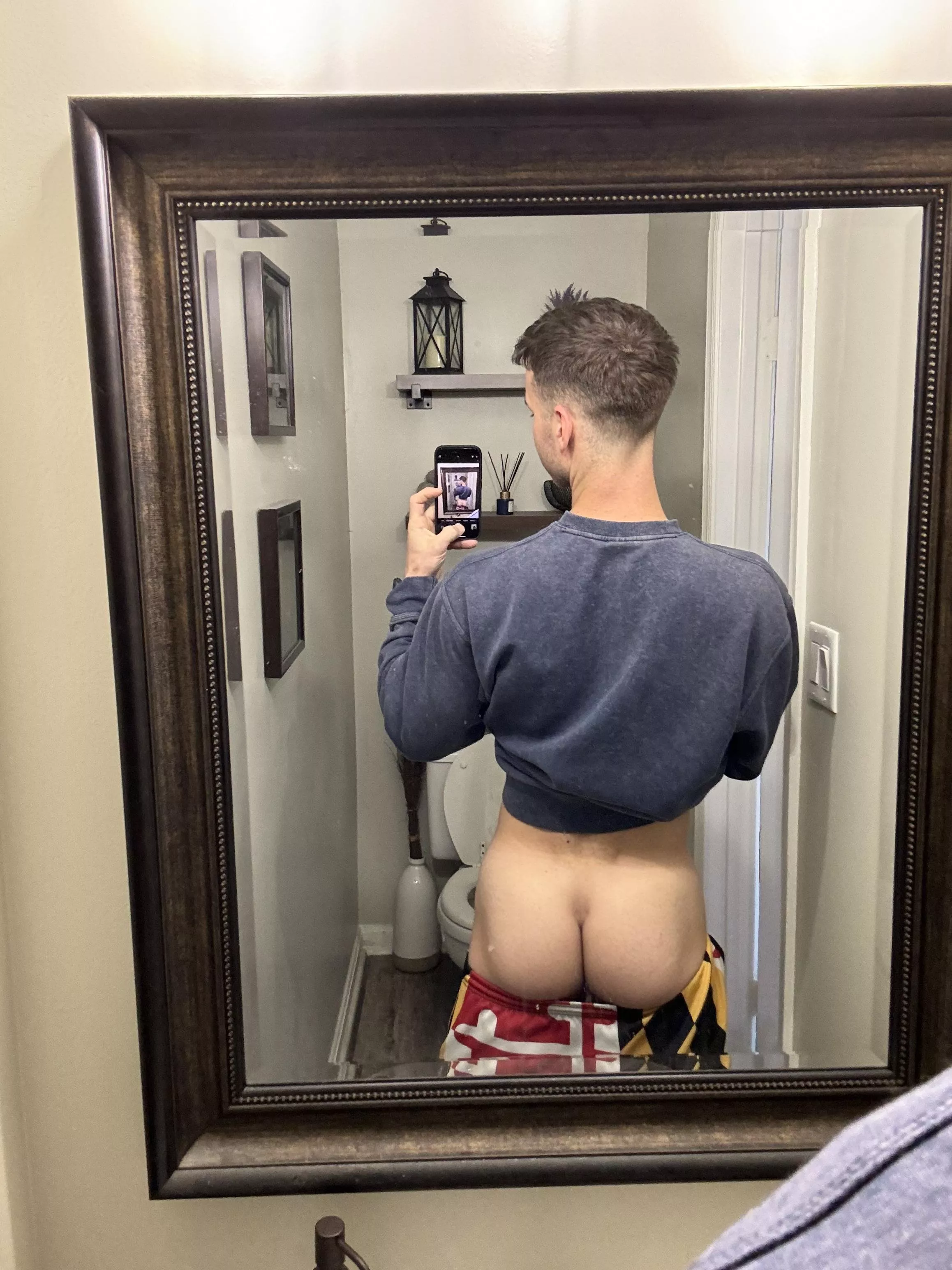 Bro…one lick doesn’t make u gay