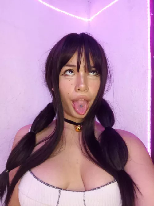 Can someone pls cum in my tongue