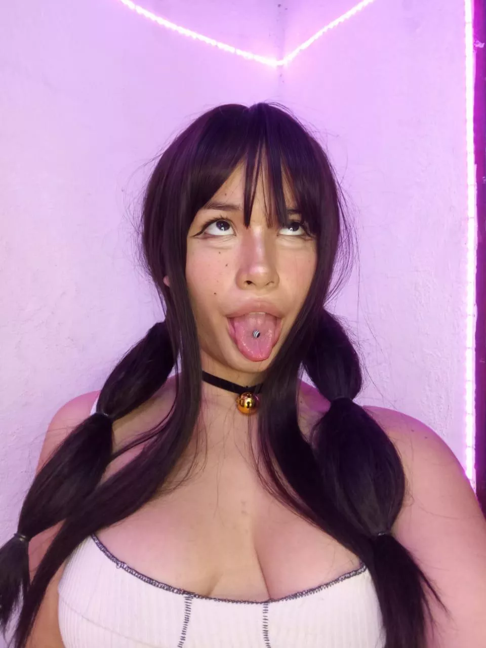 Can someone pls cum in my tongue