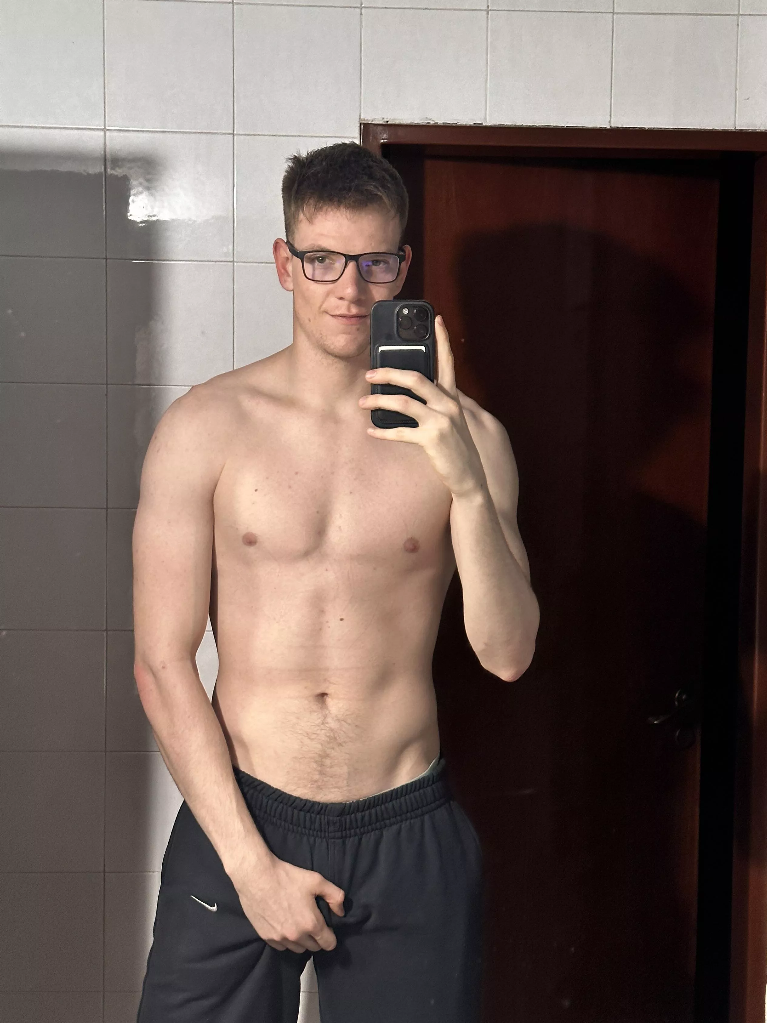 don't look at my hand 😈