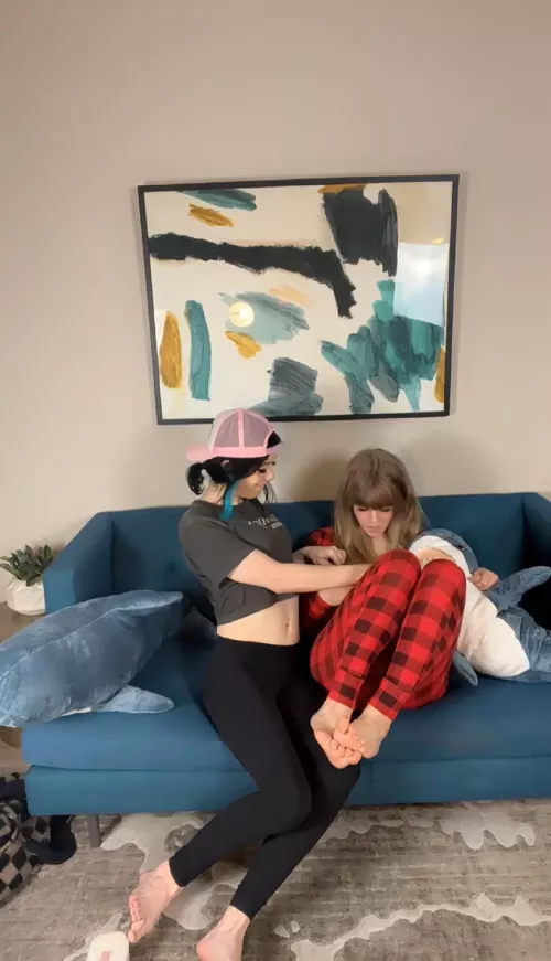 Feets and hajs! What more could you want? 🫦💜