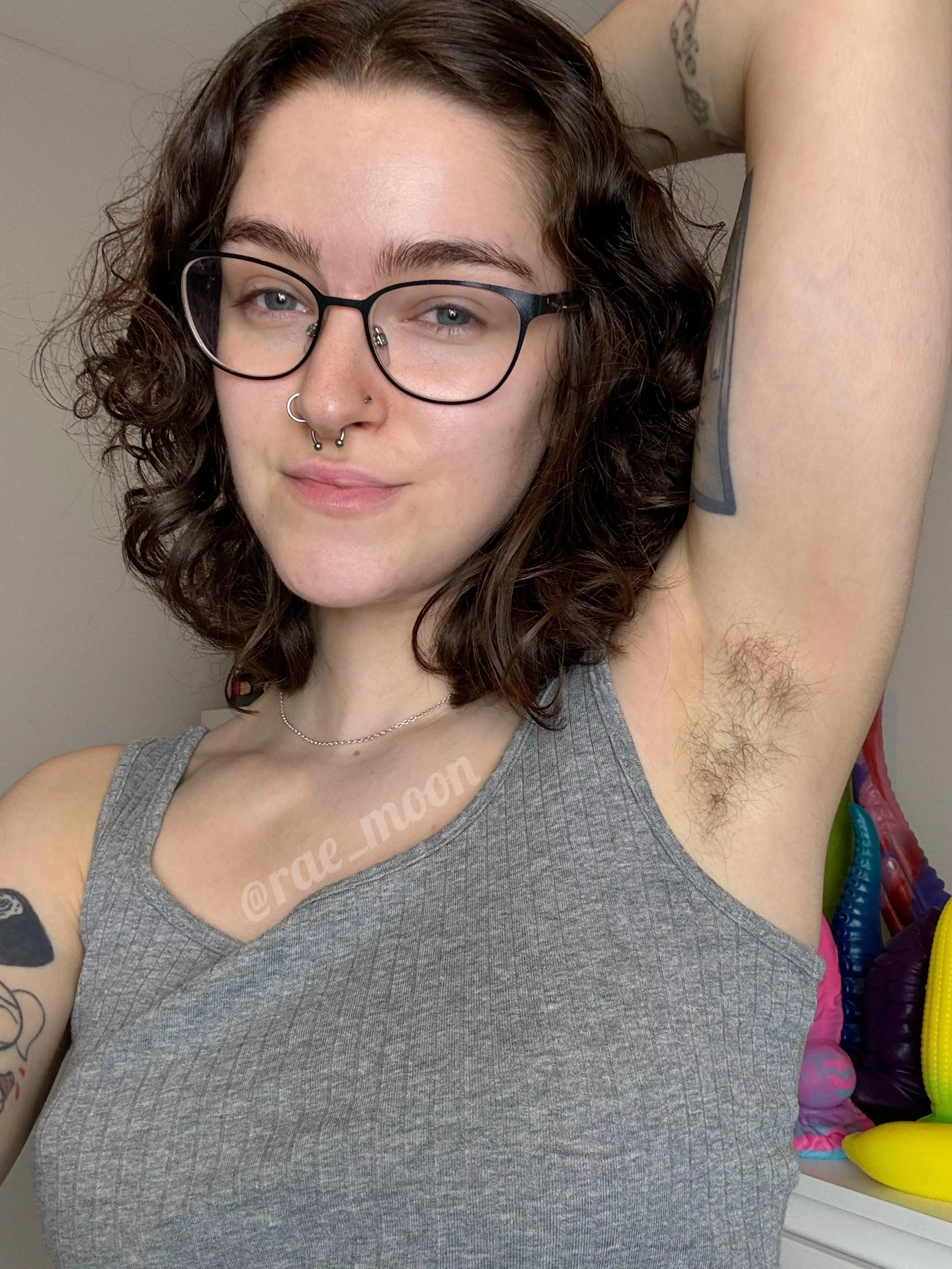 Got a lil sweaty today after practising handstands ☺️