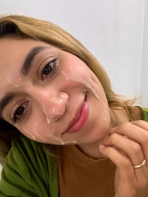 I don't bother hiding my wedding ring when I go out. I know I'll find someone to cover my face 😏