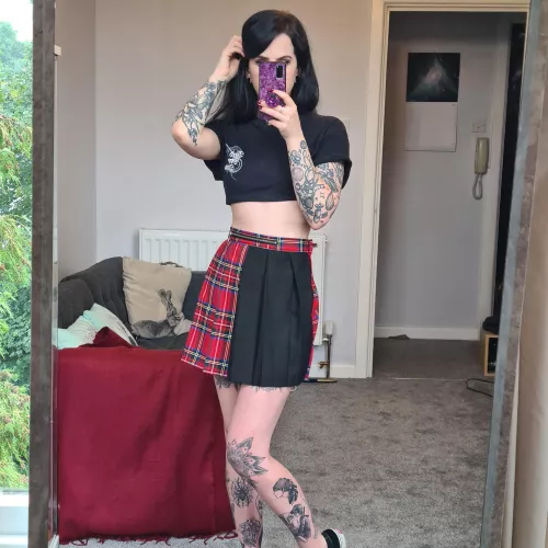 I like my skirts short and tartan 🥰