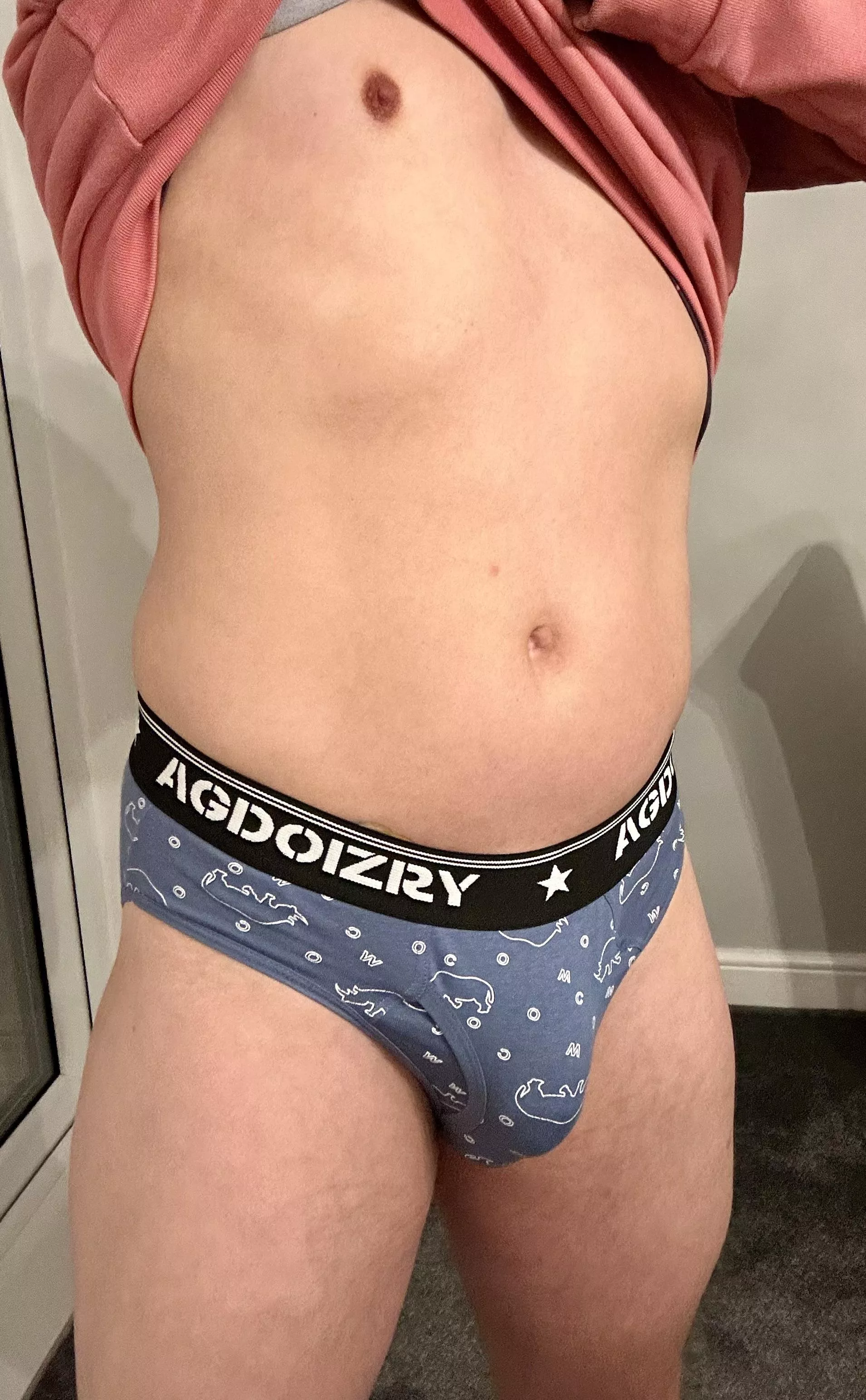 I wear pants or tight boxers 🇬🇧