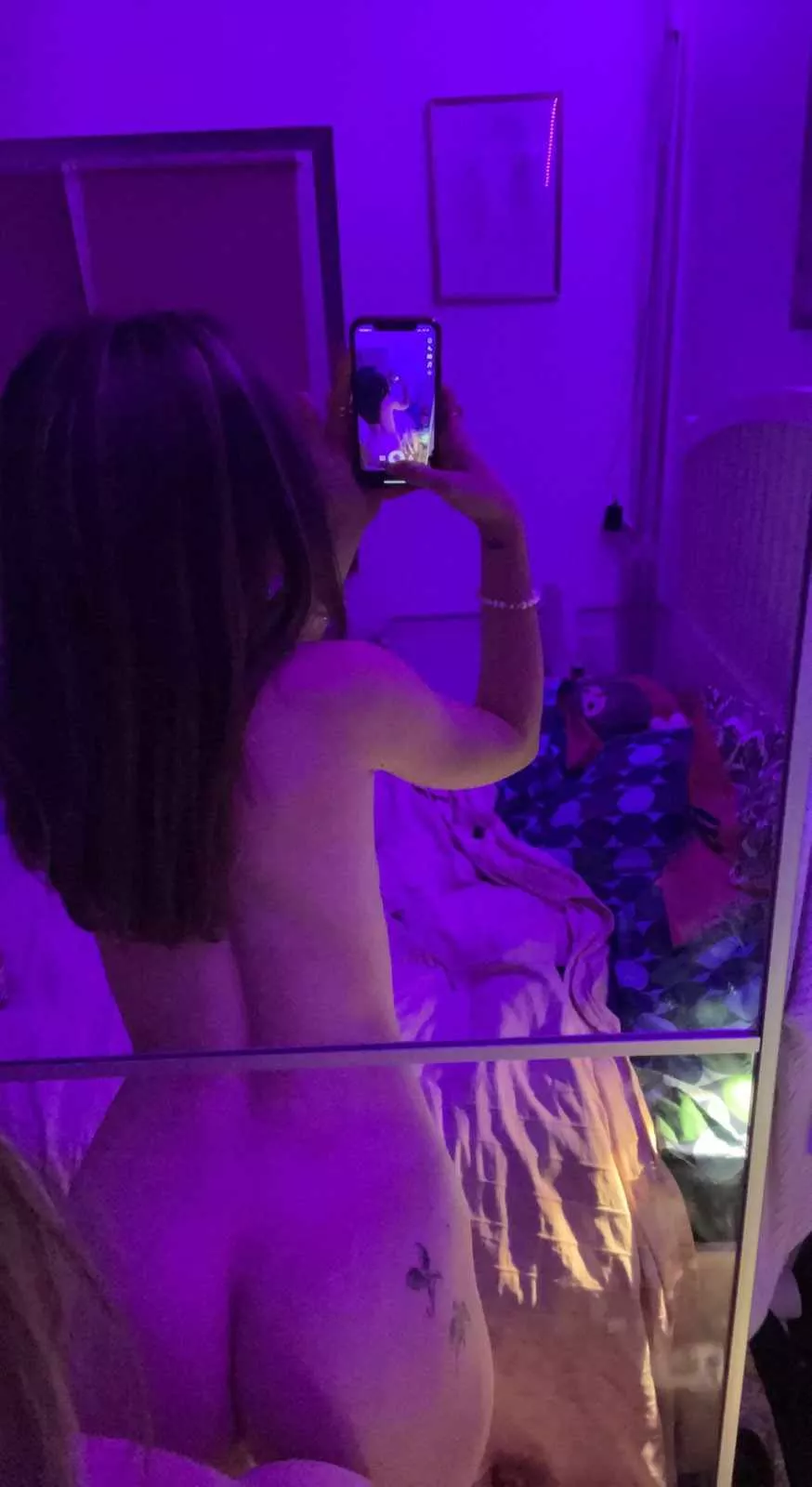 I’m looking for an ass to drill.. who’s saying yes to mommy? 😈