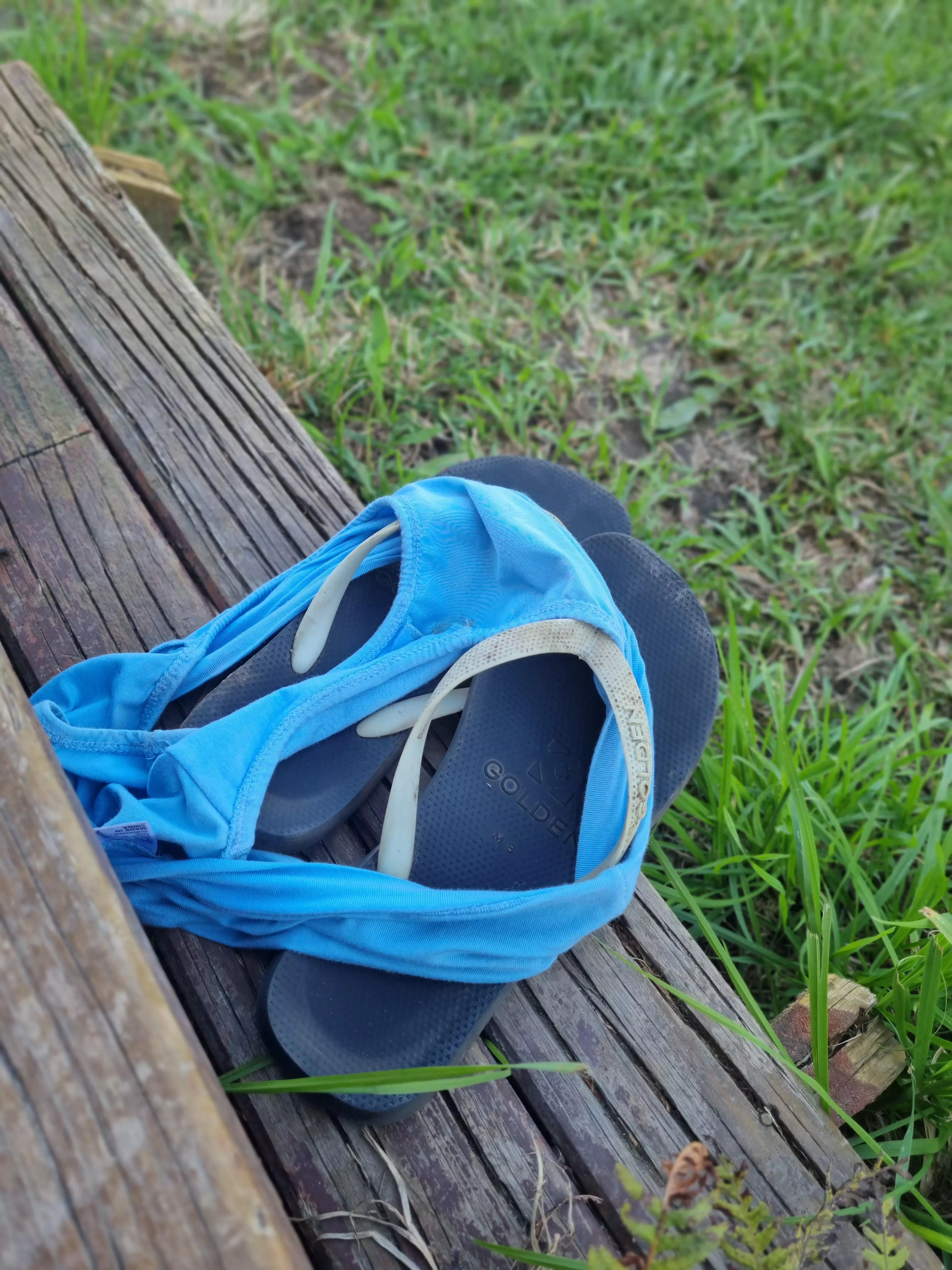 Join me on my nude naturewalk. I got a little wet...