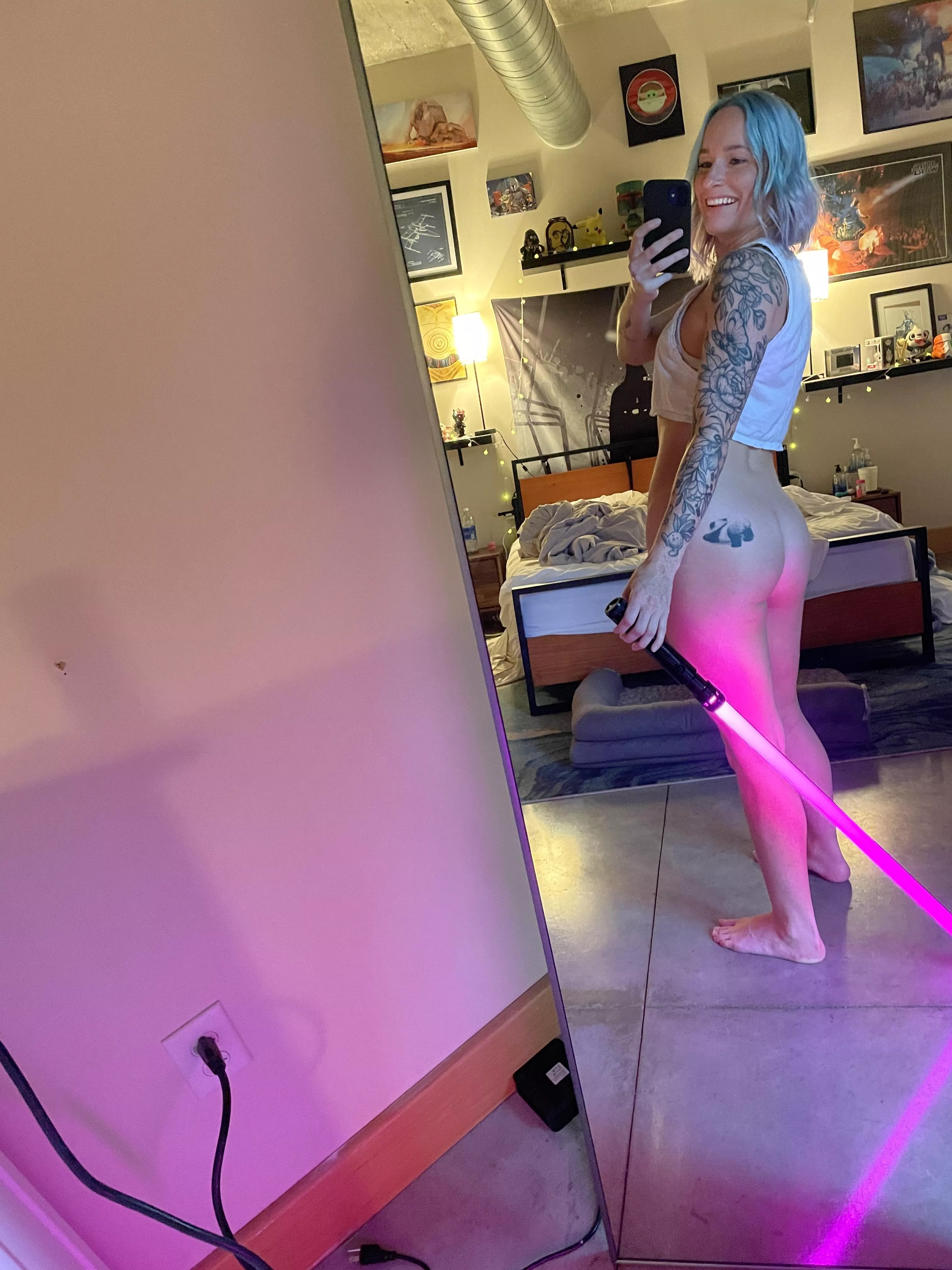 Just felt like taking a lightsaber-enhanced booty selfie 😌 relatable?