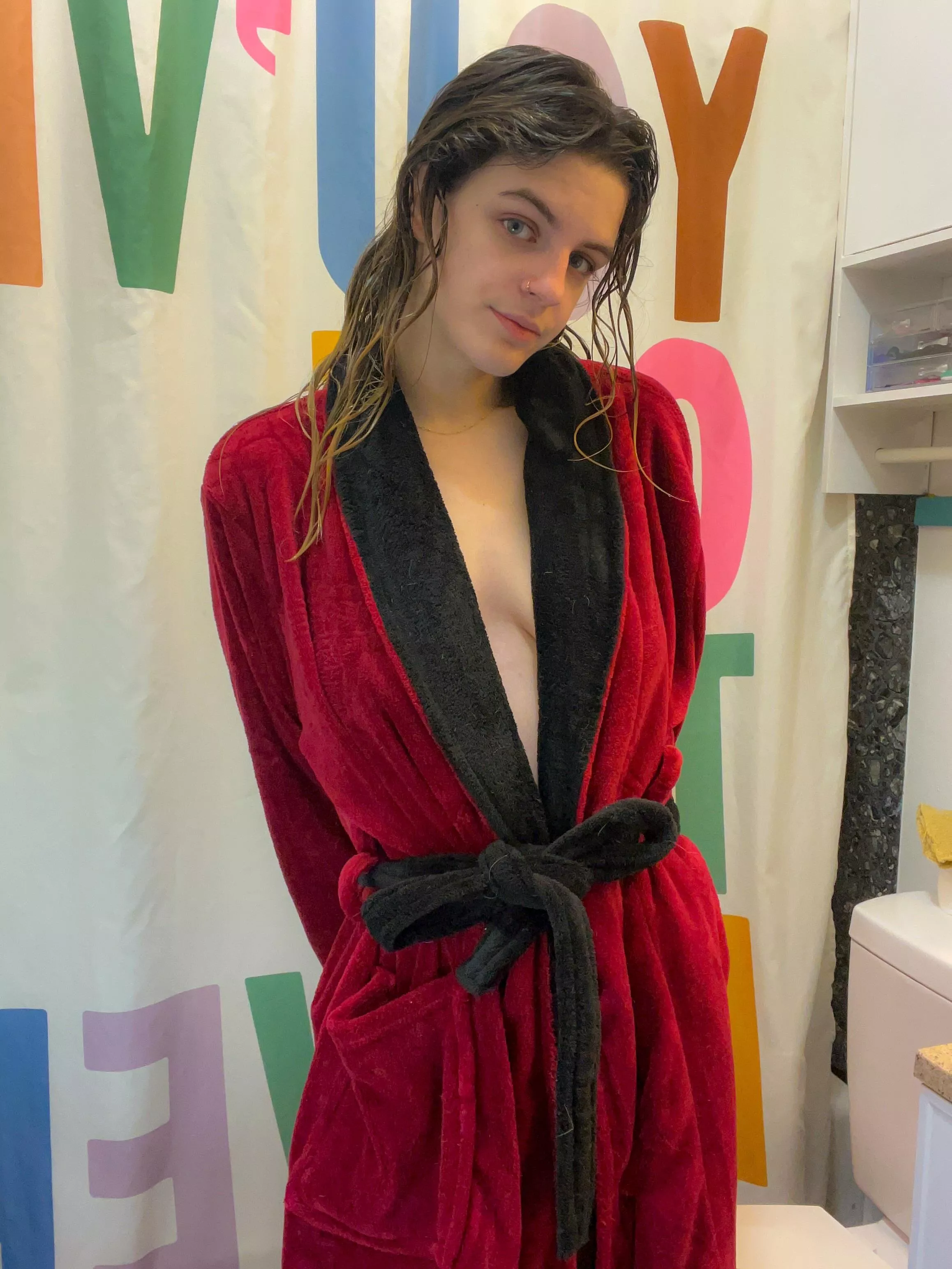 Just got out of the shower and thought I’d just throw my robe on with nothing underneath😌