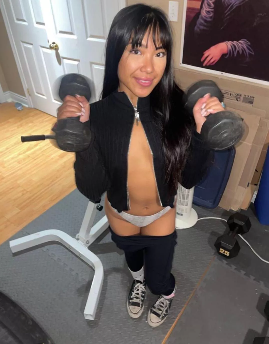 let me smother you with my sweaty tight ass ;)