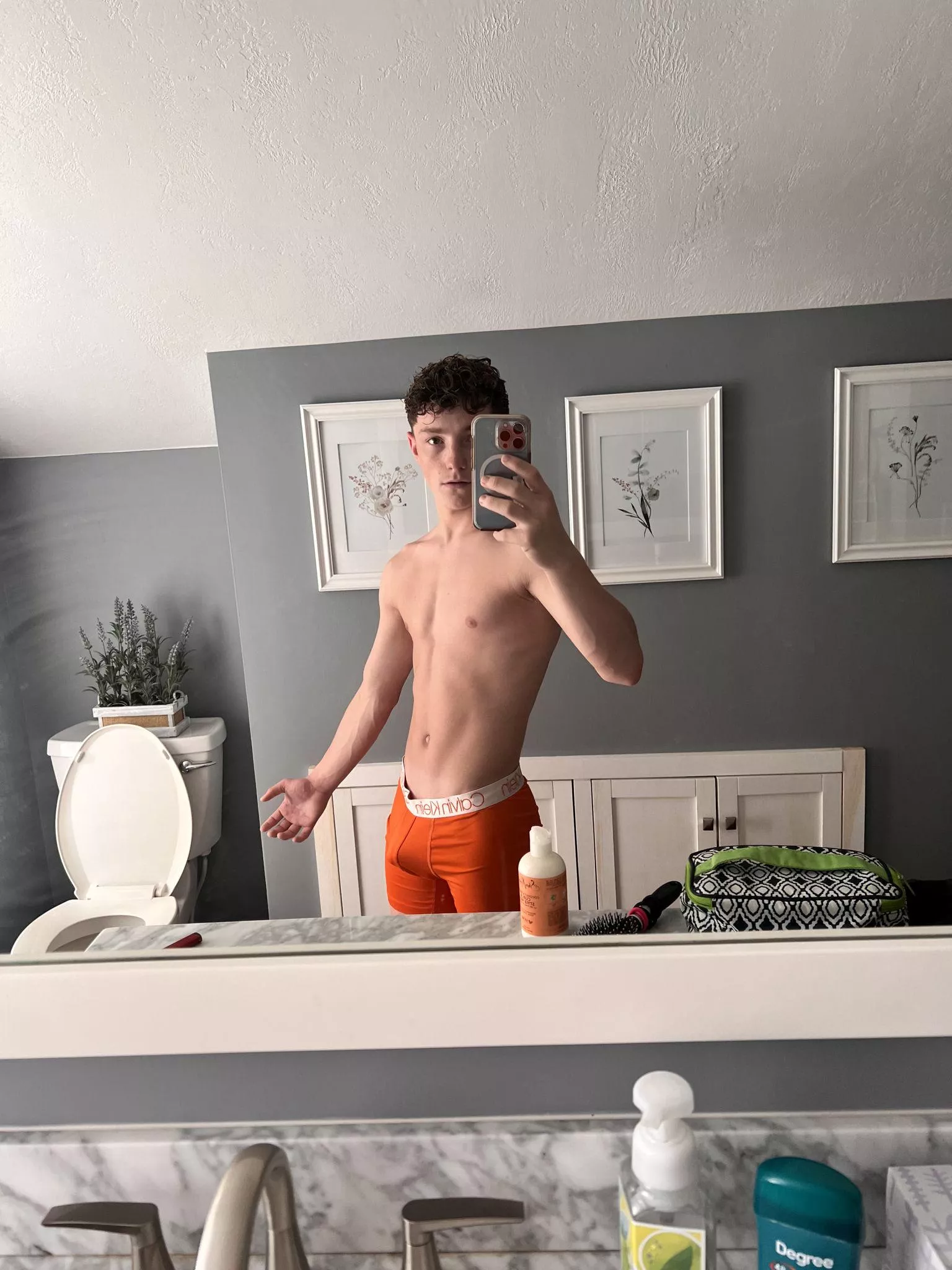 Love the fit of my underwear! Makes my bulge visible...