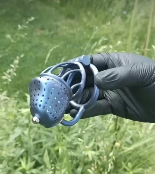 May I cage you? Say “yes miss Olivia”