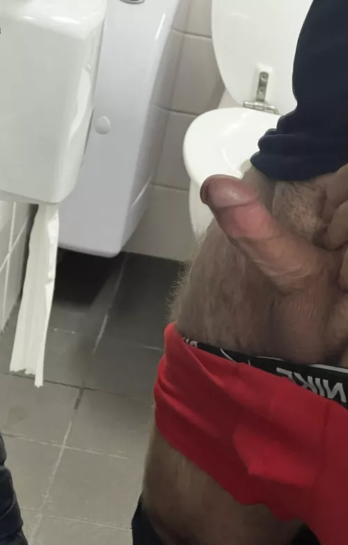 My balls are full, need to empty them in a pussy 👅