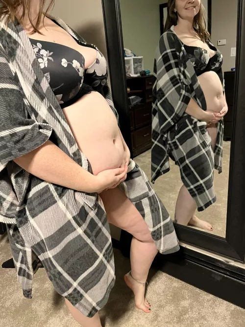 Pregnant with twins! Bump✅ titties ✅😜