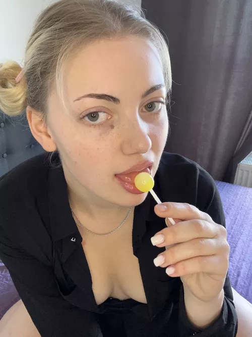 This tongue loves to lick