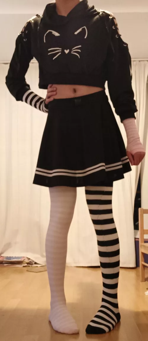 Which color fits better? :3