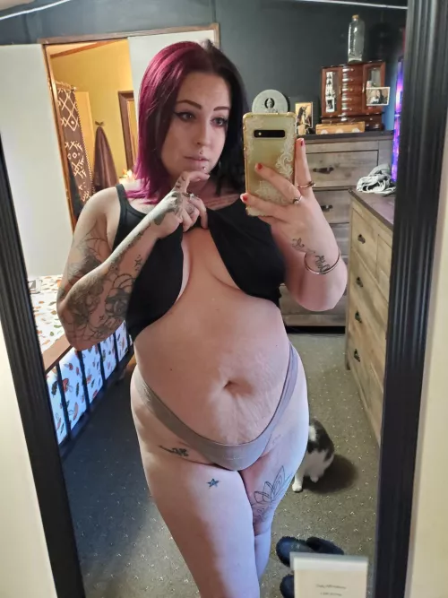 Who doesn't love a good mirror selfie