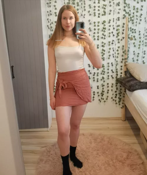 Without bra is the only right way to wear a white shirt