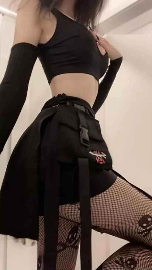 would u fck me if i wear this the first time we meet