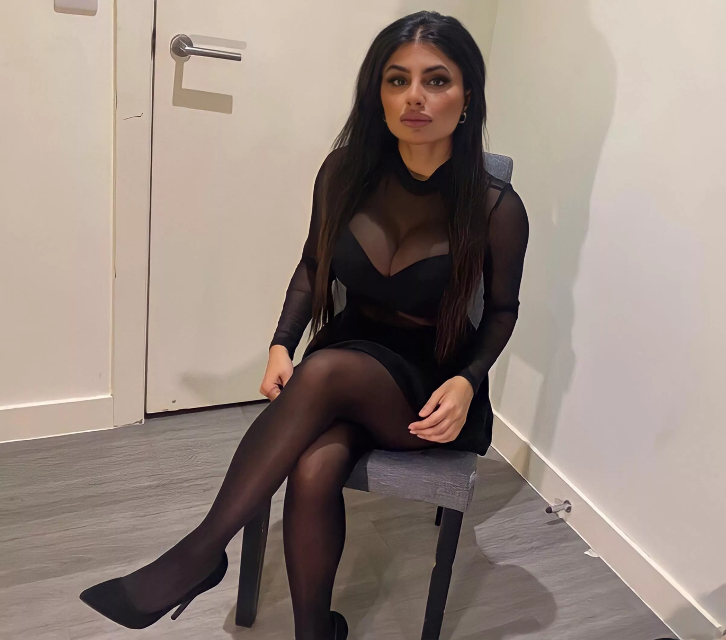 Young British Pakistani struggling to hold them in 🍉