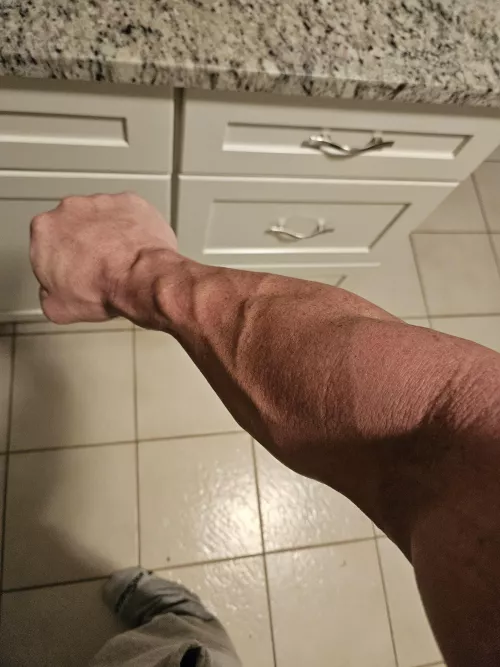 44 New Jersey, forearms built by dumbells and jackhammers