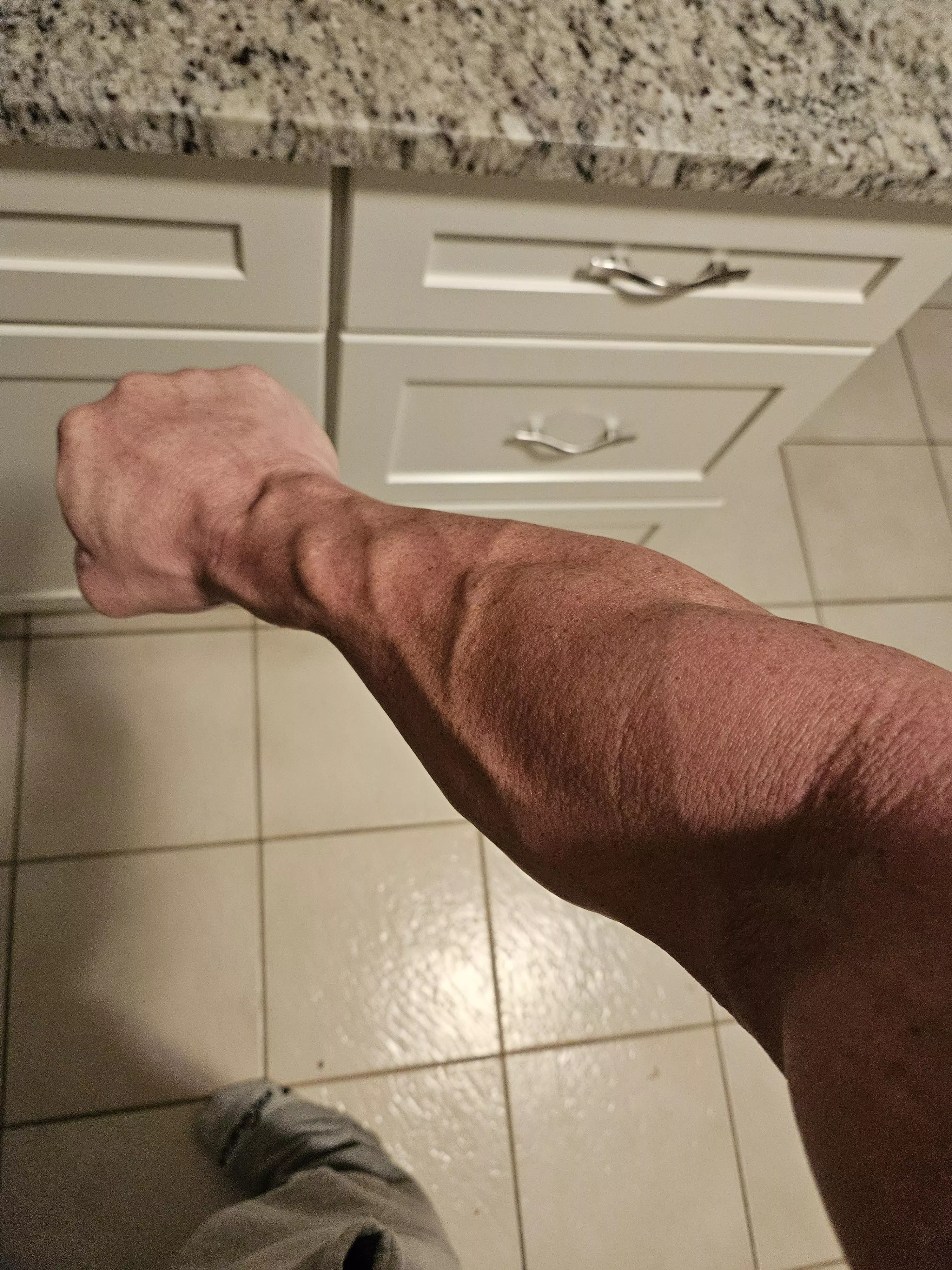 44 New Jersey, forearms built by dumbells and jackhammers