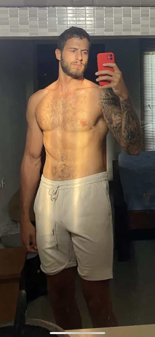 6’6, 230 lbs, dominant, single, straight.