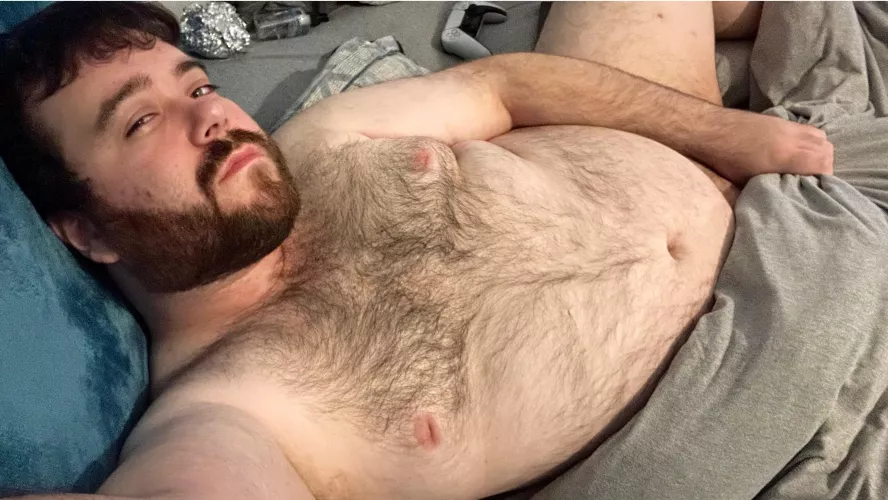 Big bear looking for other UK guys for chats and fun