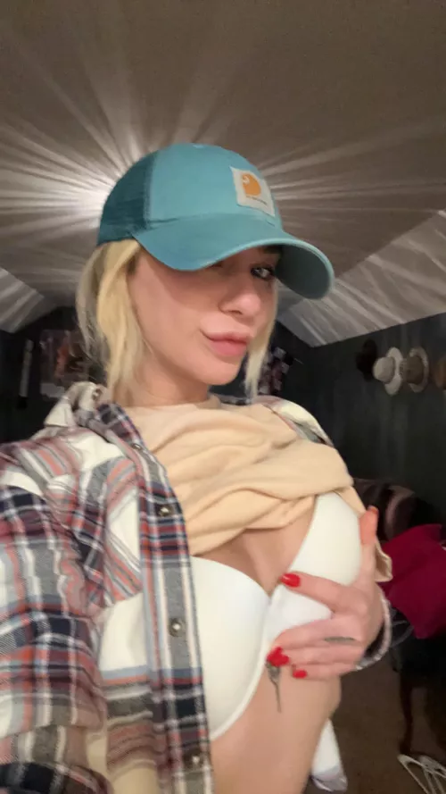 Do you like girls with painted nails?