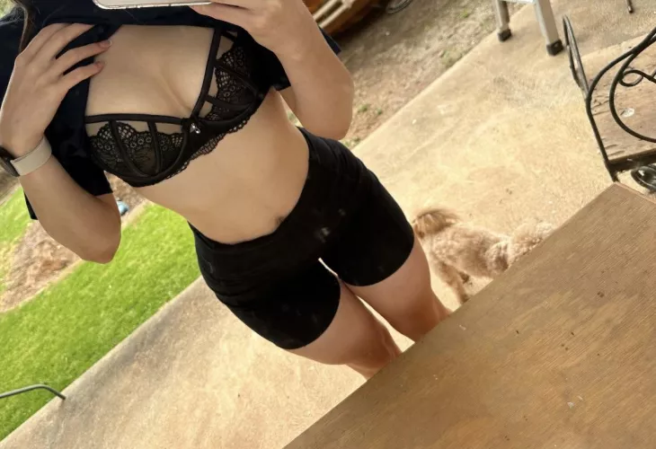 Do you like teenage girls who are into the gym? 🙈