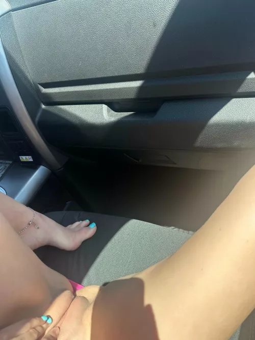 I love flashing my pussy ;)